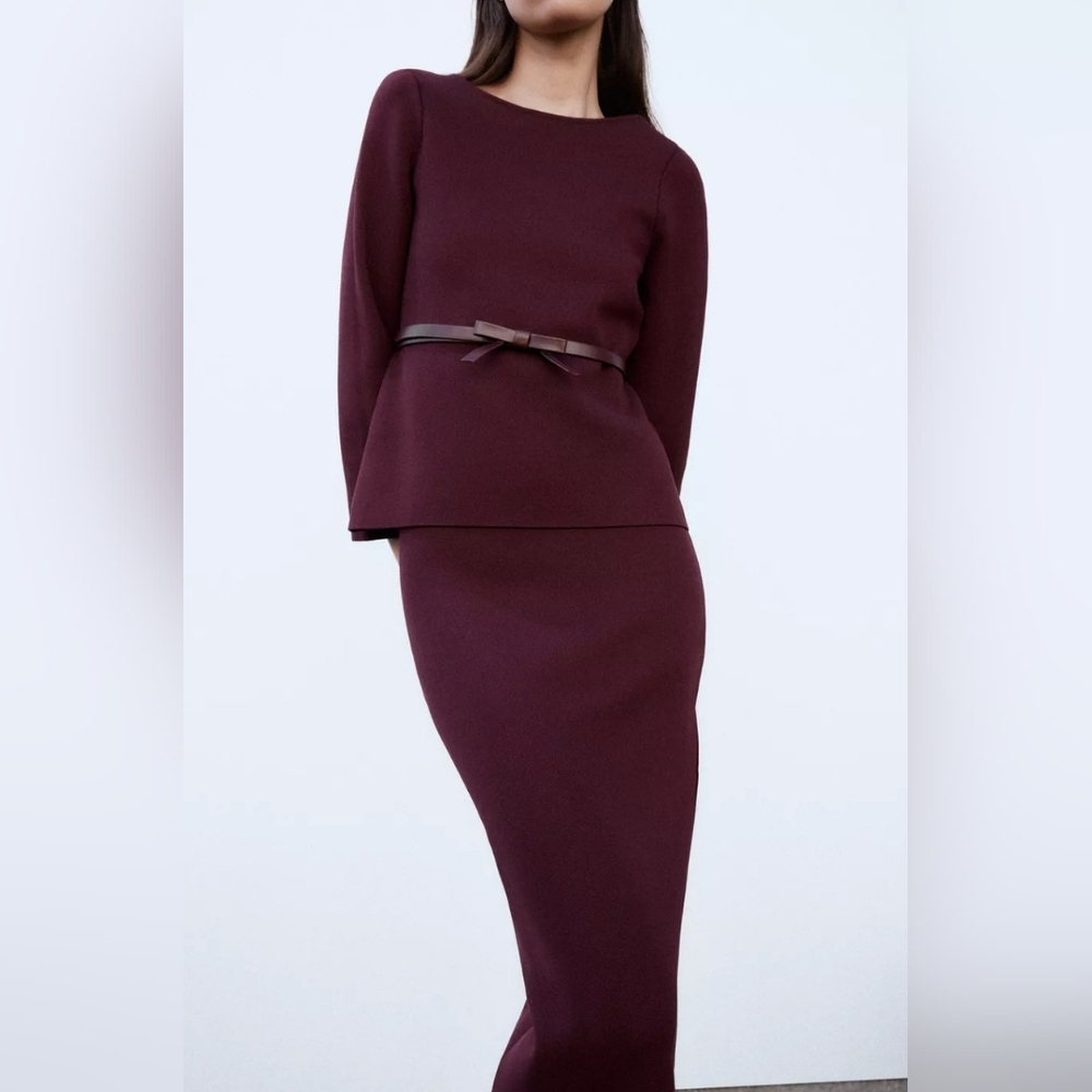 BELTED KNIT TOP